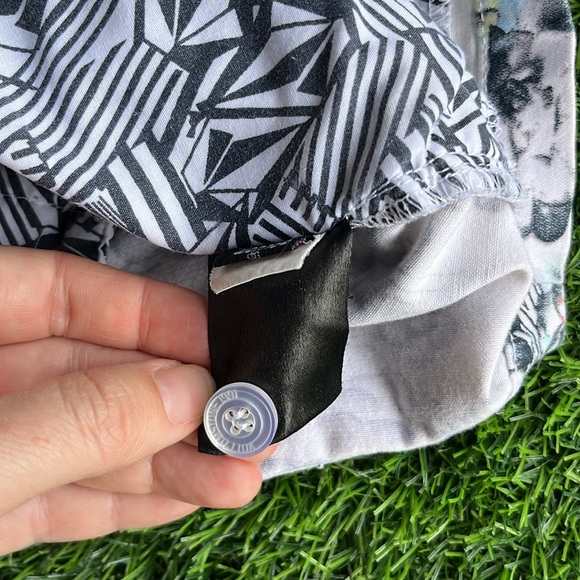 VOLCOM Floral Print Shorts size 11 - Picture 9 of 9